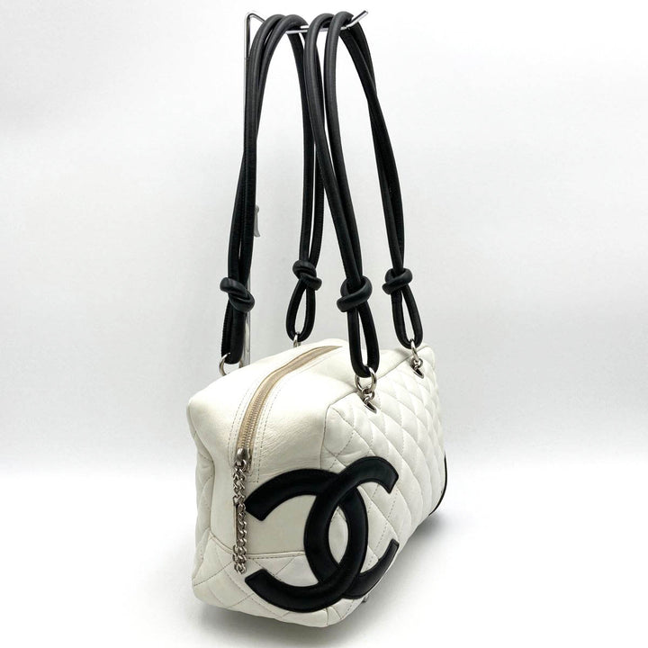 CHANEL シャネル 
 ショルダーバッグ 
レザー ホワイト