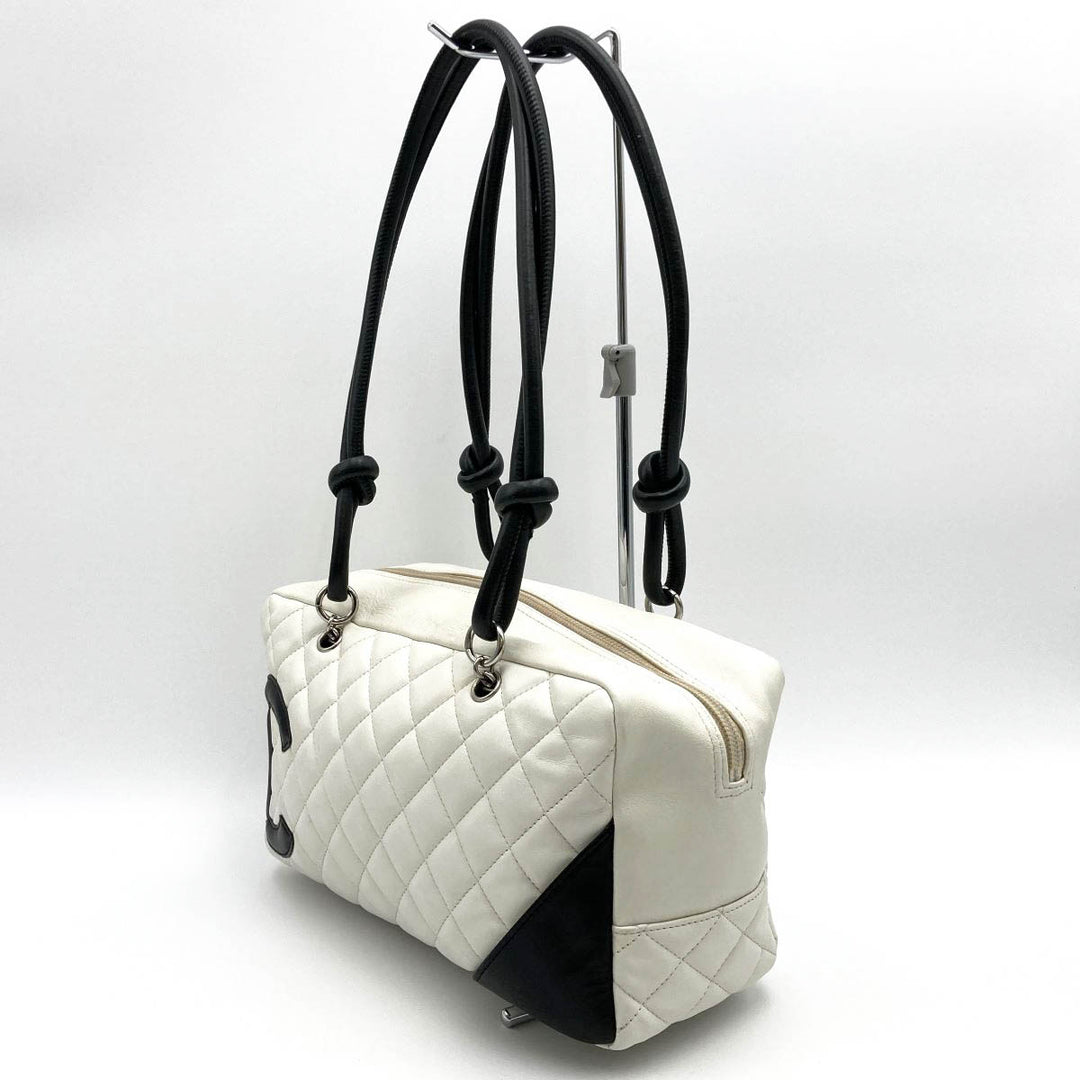 CHANEL シャネル 
 ショルダーバッグ 
レザー ホワイト