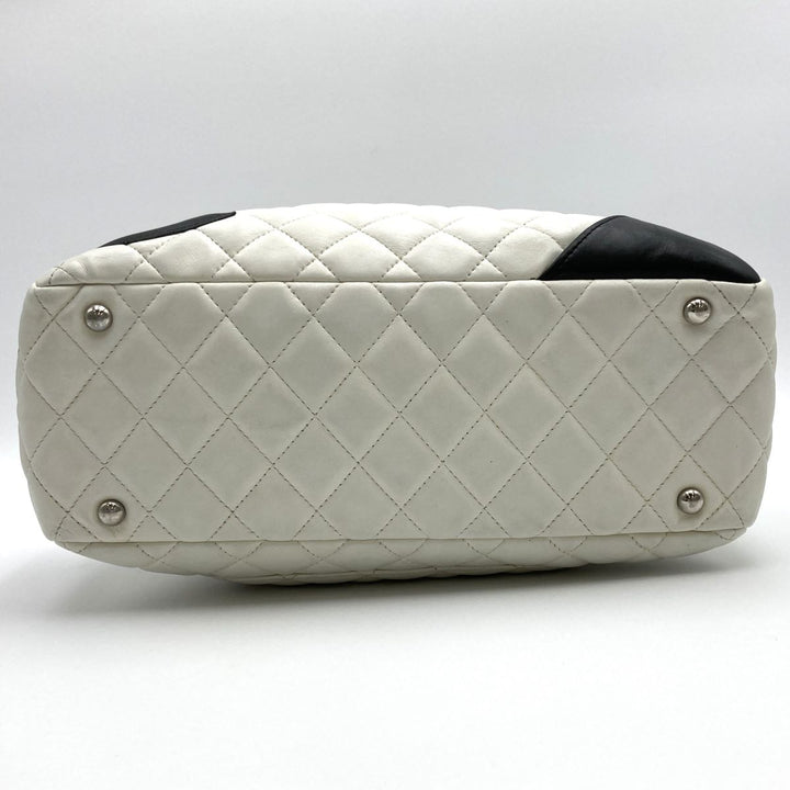 CHANEL シャネル 
 ショルダーバッグ 
レザー ホワイト