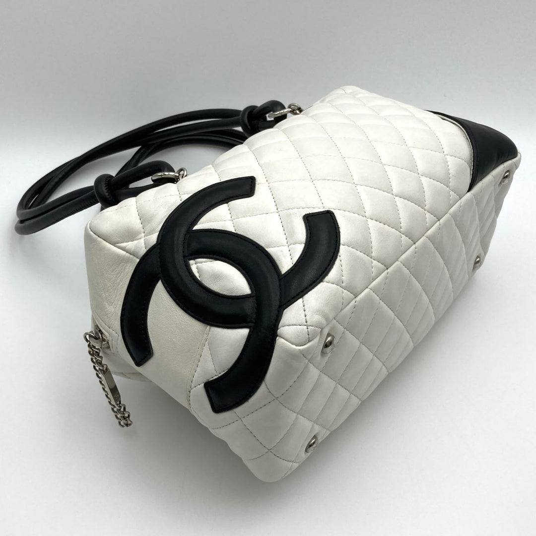 CHANEL シャネル 
 ショルダーバッグ 
レザー ホワイト