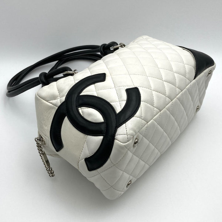 CHANEL シャネル 
 ショルダーバッグ 
レザー ホワイト