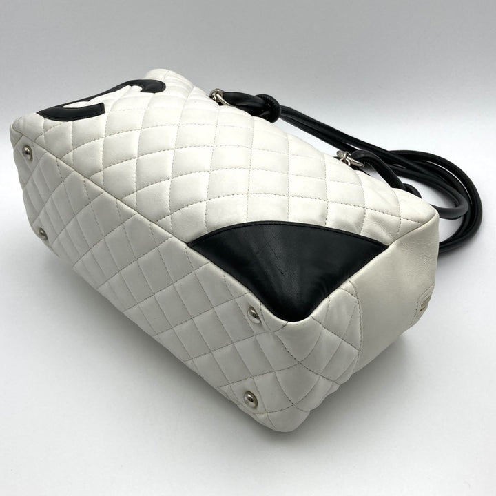 CHANEL シャネル 
 ショルダーバッグ 
レザー ホワイト