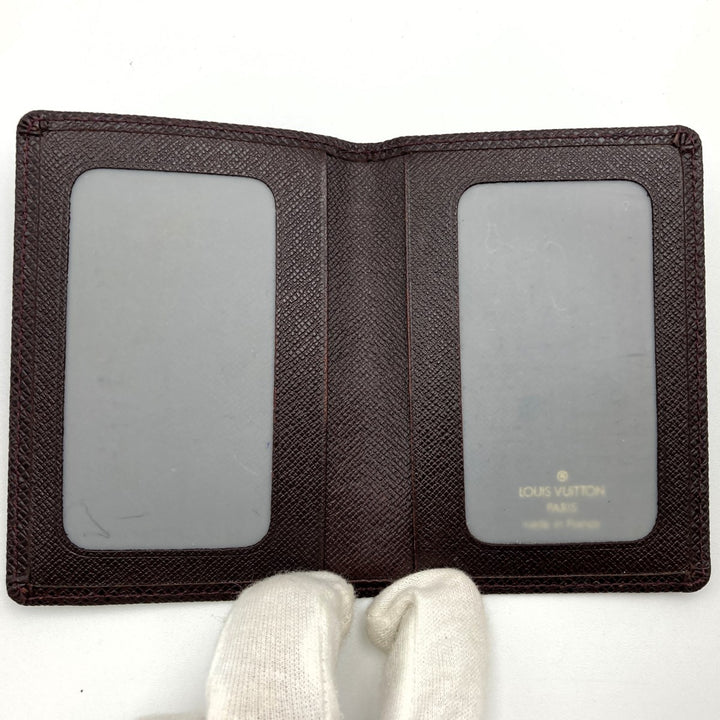 LOUIS VUITTON ルイ・ヴィトン 
 ポルト2カルトヴェルティカル M30496 パスケース 
タイガ ブラウン
