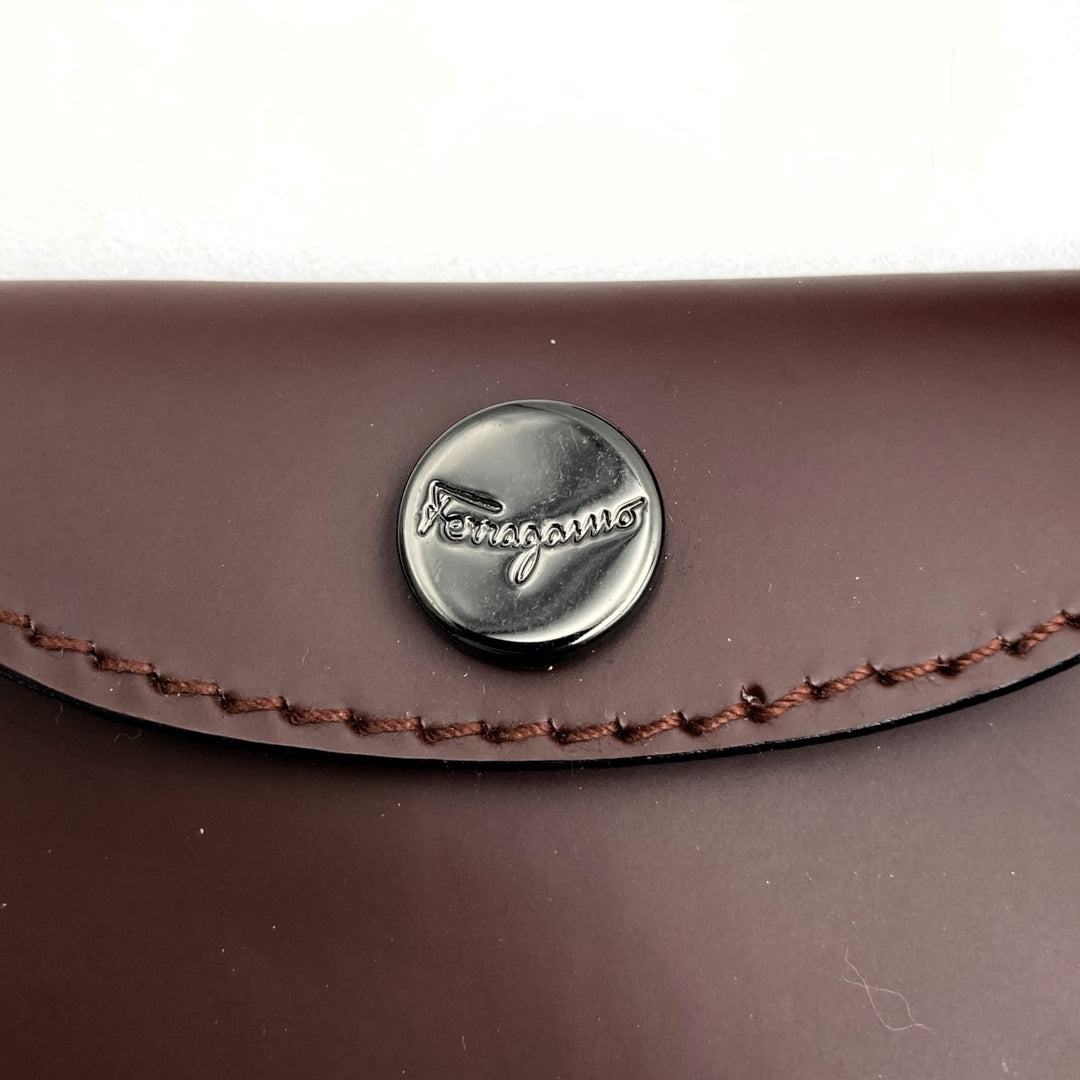 Salvatore Ferragamo フェラガモ 
 ショルダーバッグ 
レザー ボルドー