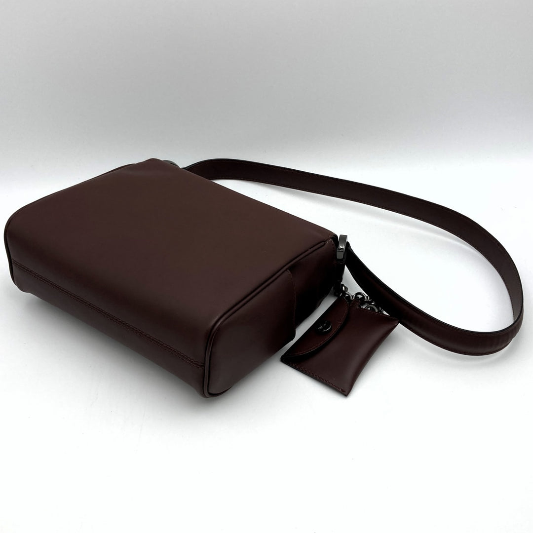 Salvatore Ferragamo フェラガモ 
 ショルダーバッグ 
レザー ボルドー