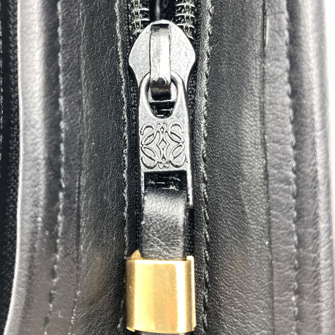 LOEWE ロエベ 
 クラッチバッグ 
レザー ブラック