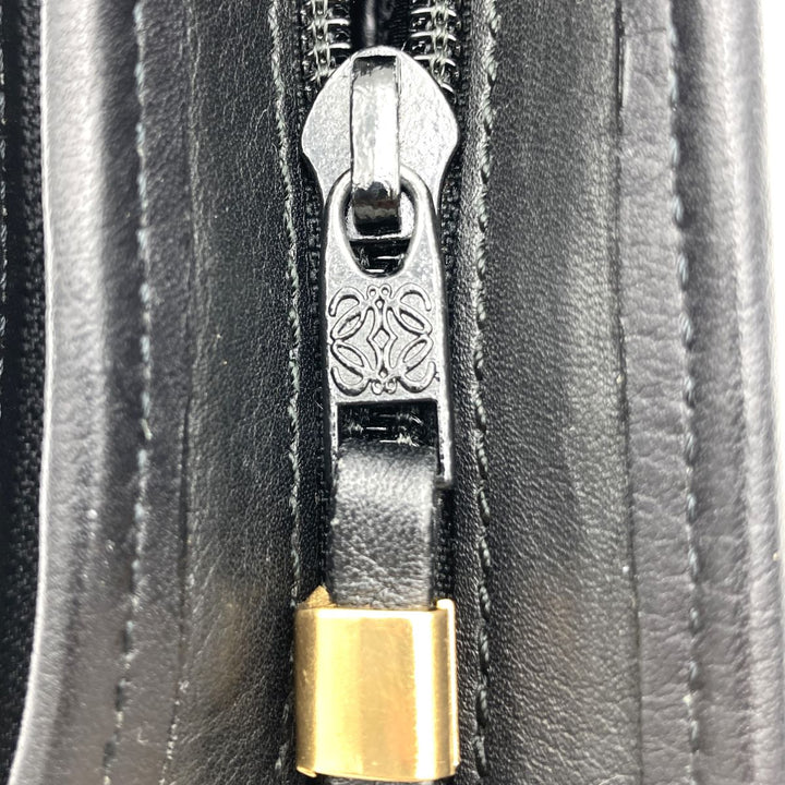 LOEWE ロエベ 
 クラッチバッグ 
レザー ブラック