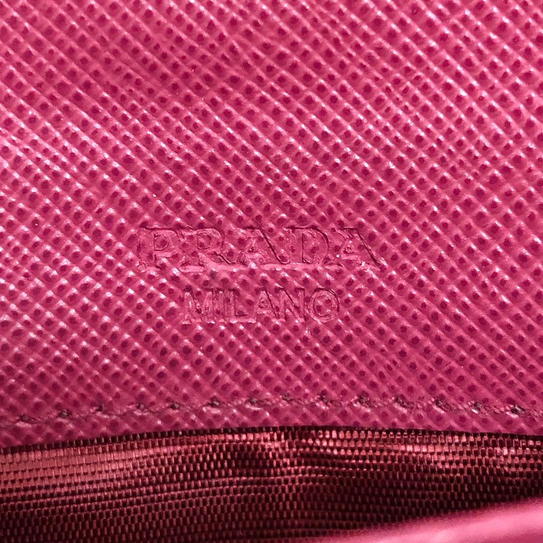 PRADA プラダ 
 2つ折り長財布 長財布 
レザー ピンク系