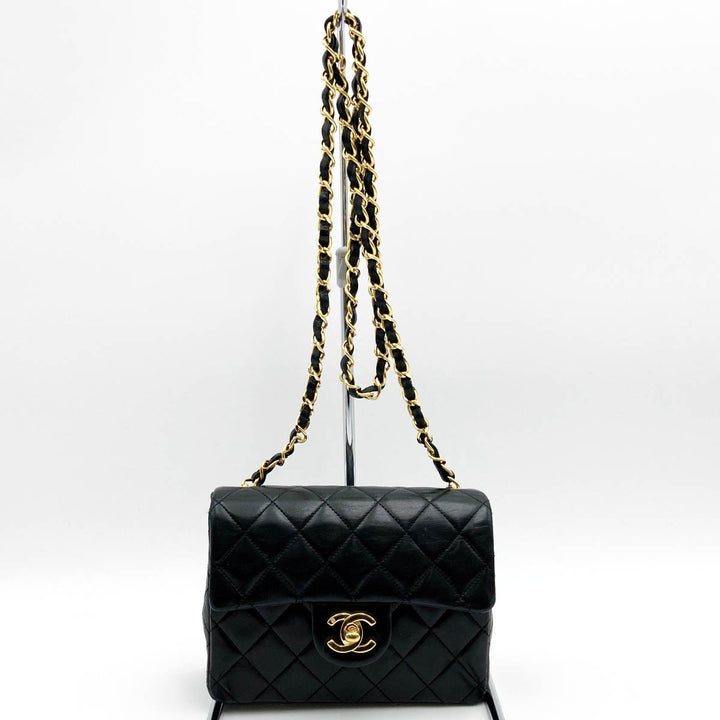 CHANEL シャネル 
 ミニマトラッセ ショルダーバッグ 
ラムスキン ブラック