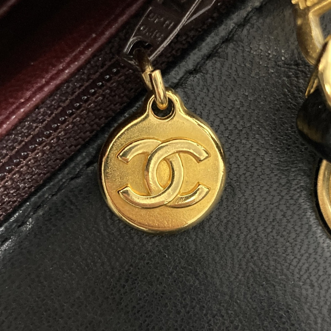 CHANEL シャネル 
 ミニマトラッセ ショルダーバッグ 
ラムスキン ブラック