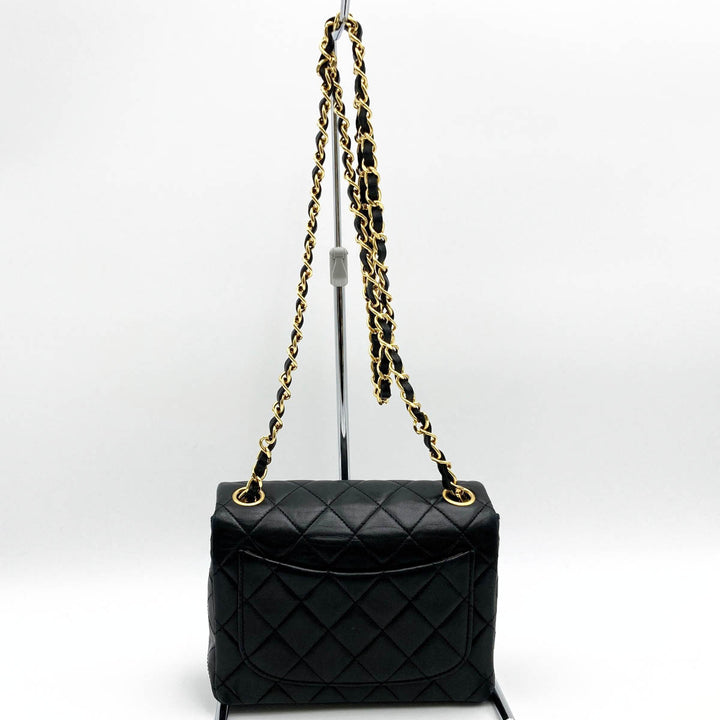 CHANEL シャネル 
 ミニマトラッセ ショルダーバッグ 
ラムスキン ブラック