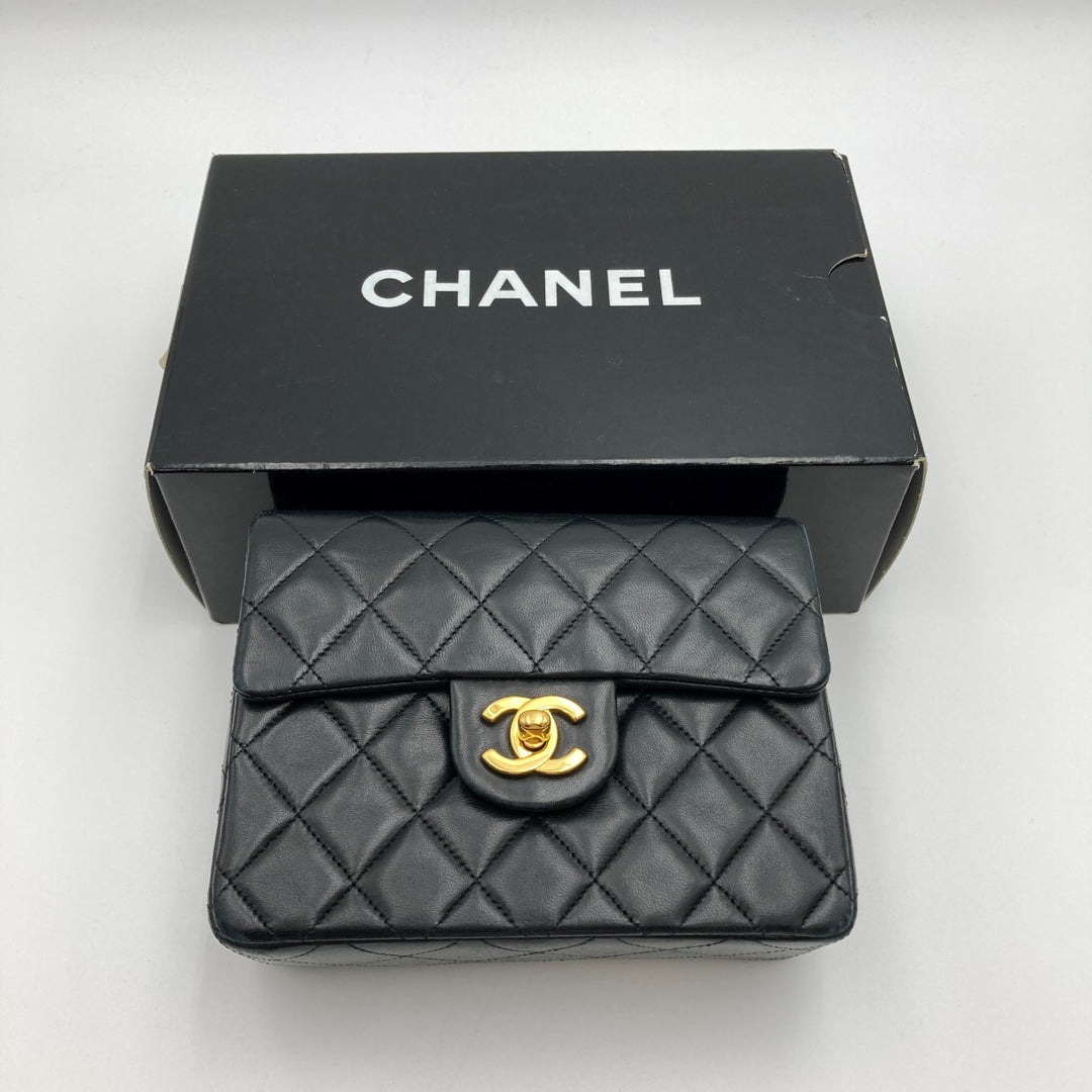 CHANEL シャネル 
 ミニマトラッセ ショルダーバッグ 
ラムスキン ブラック