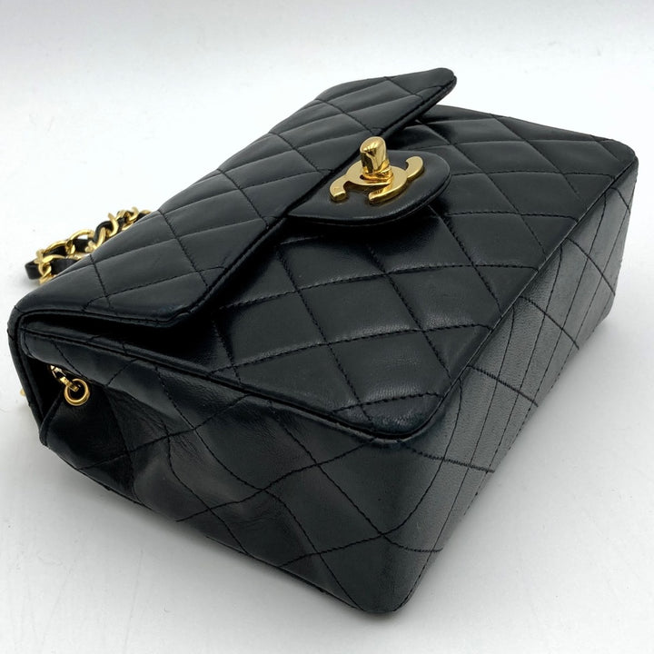 CHANEL シャネル 
 ミニマトラッセ ショルダーバッグ 
ラムスキン ブラック