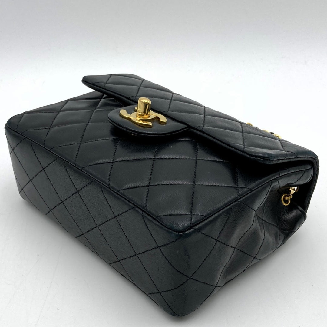 CHANEL シャネル 
 ミニマトラッセ ショルダーバッグ 
ラムスキン ブラック