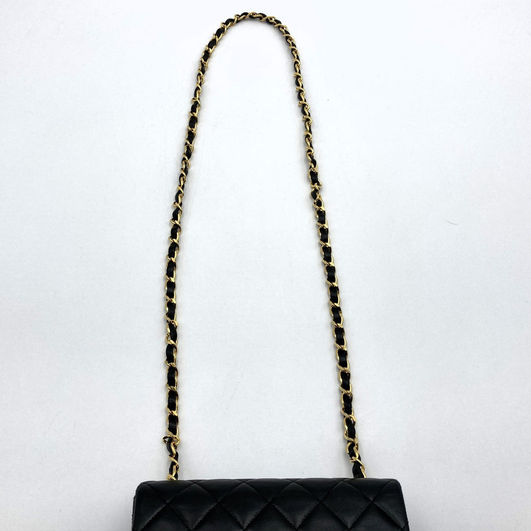 CHANEL シャネル 
 ミニマトラッセ ショルダーバッグ 
ラムスキン ブラック