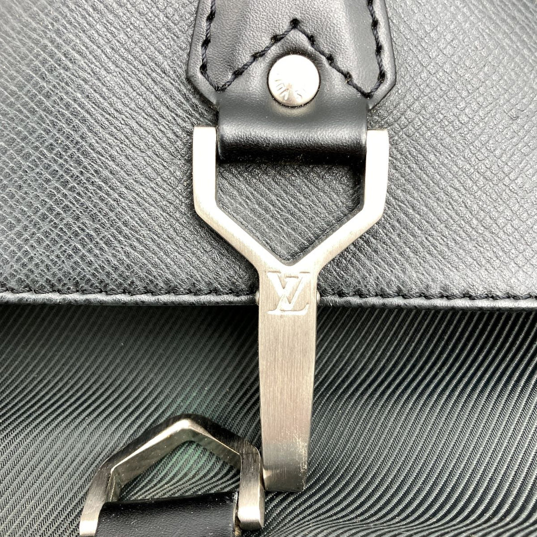 LOUIS VUITTON ルイ・ヴィトン 
 M30162 ショルダーバッグ 
レザー ブラック