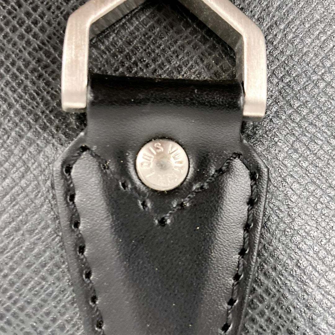 LOUIS VUITTON ルイ・ヴィトン 
 M30162 ショルダーバッグ 
レザー ブラック