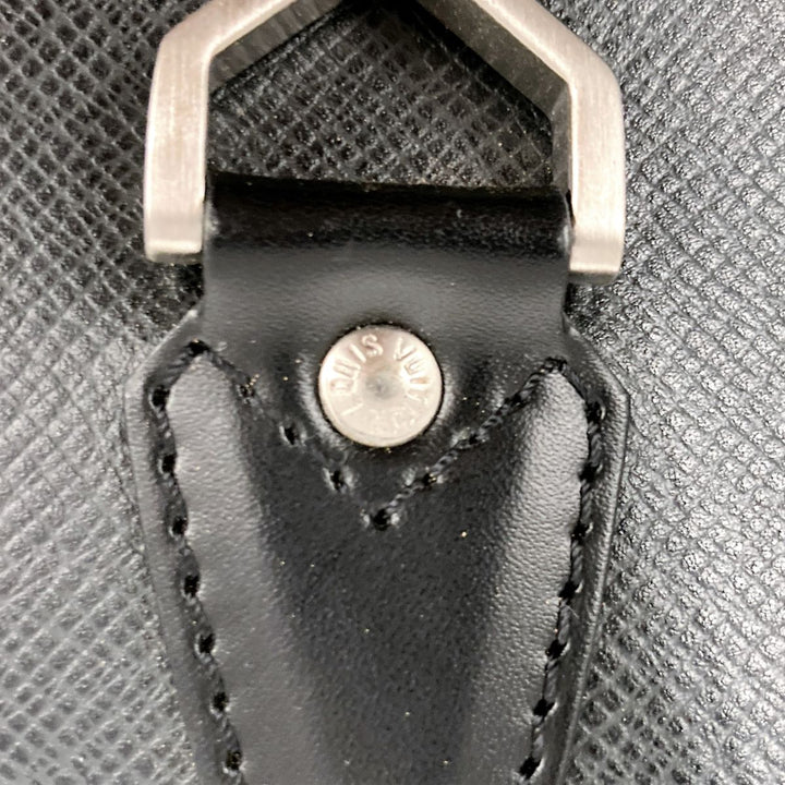 LOUIS VUITTON ルイ・ヴィトン 
 M30162 ショルダーバッグ 
レザー ブラック