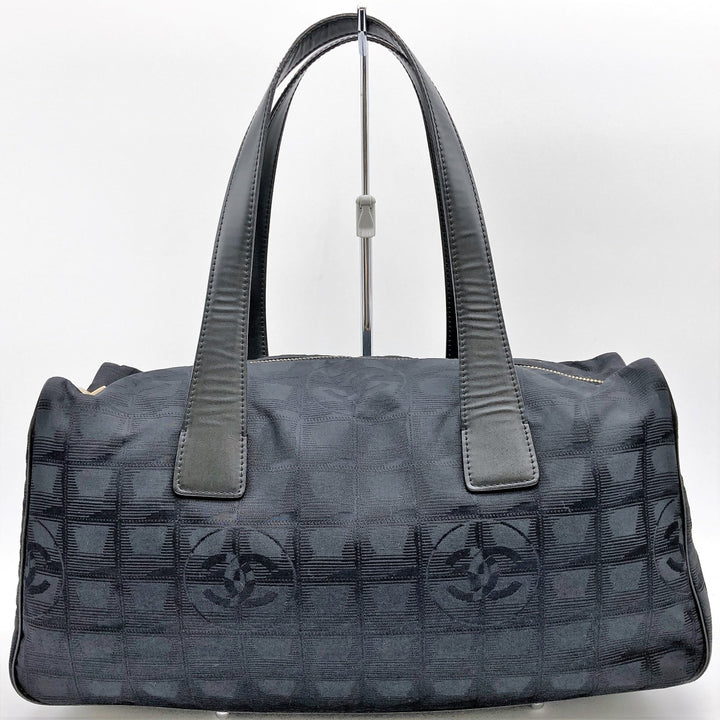 CHANEL シャネル 
 ショルダーバッグ 
ナイロン ブラック