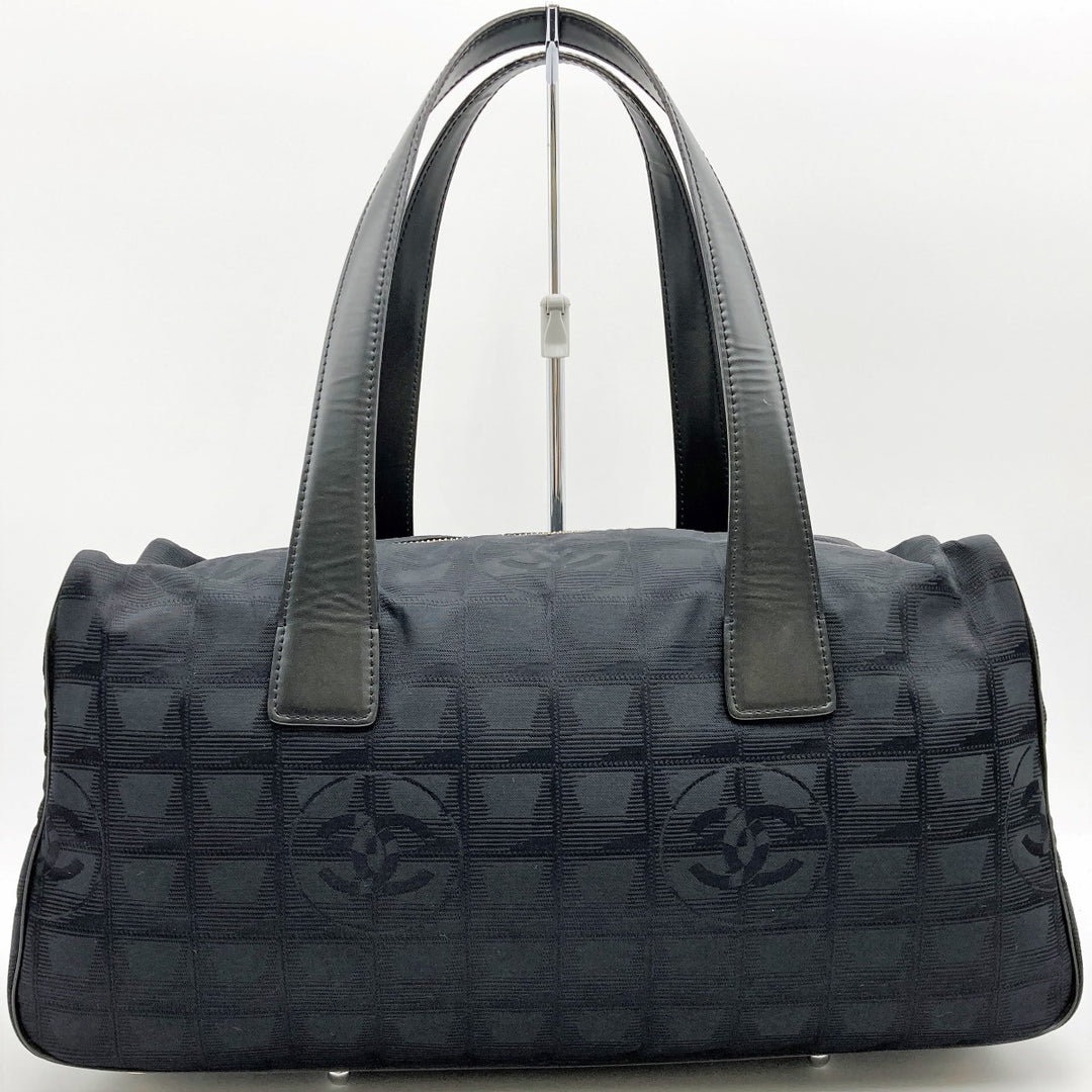 CHANEL シャネル 
 ショルダーバッグ 
ナイロン ブラック