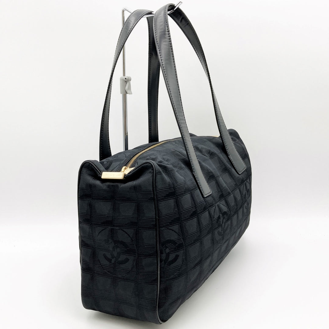 CHANEL シャネル 
 ショルダーバッグ 
ナイロン ブラック