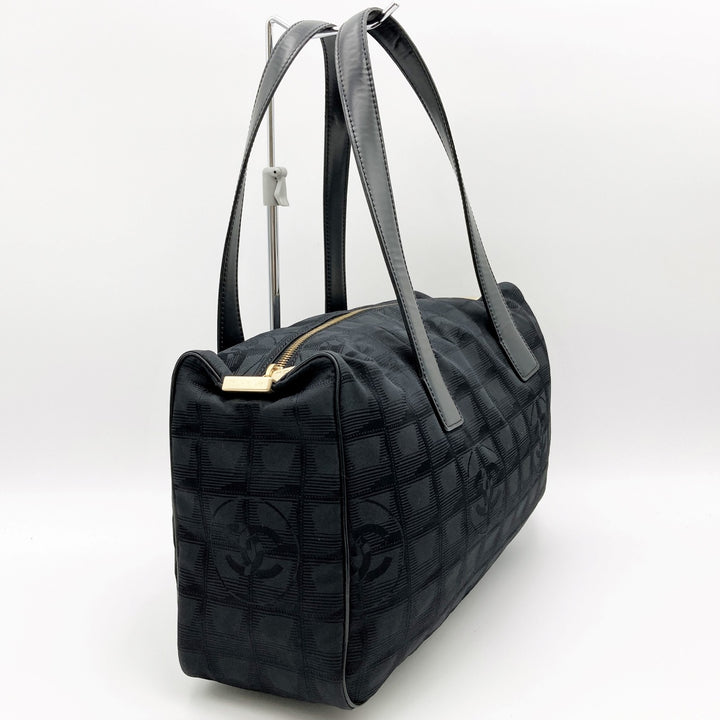 CHANEL シャネル 
 ショルダーバッグ 
ナイロン ブラック