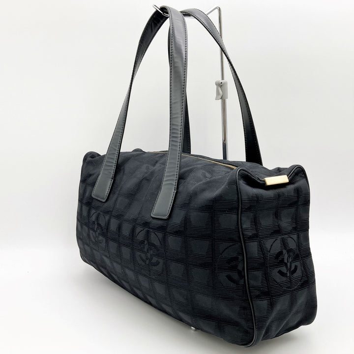 CHANEL シャネル 
 ショルダーバッグ 
ナイロン ブラック