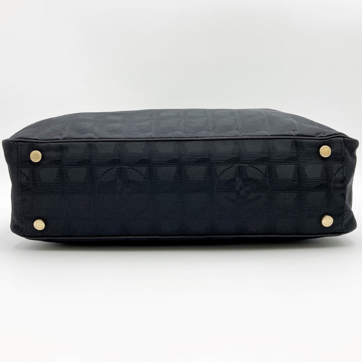 CHANEL シャネル 
 ショルダーバッグ 
ナイロン ブラック