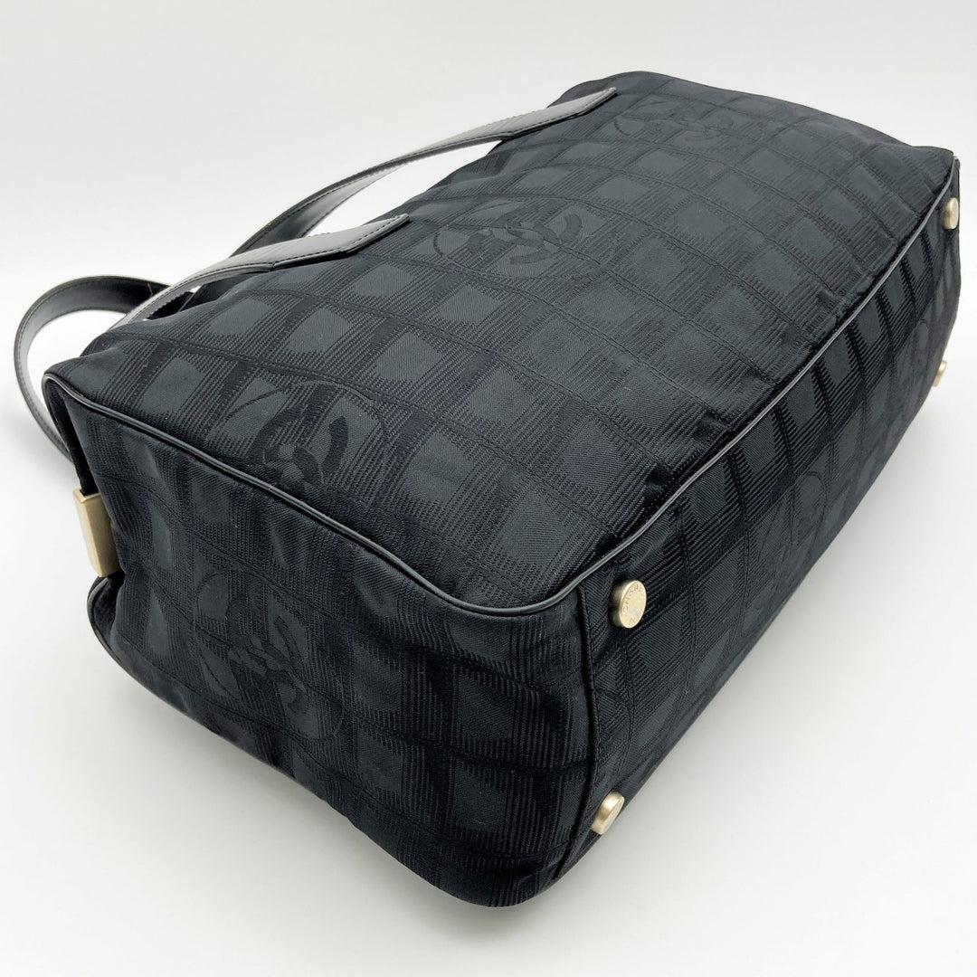 CHANEL シャネル 
 ショルダーバッグ 
ナイロン ブラック