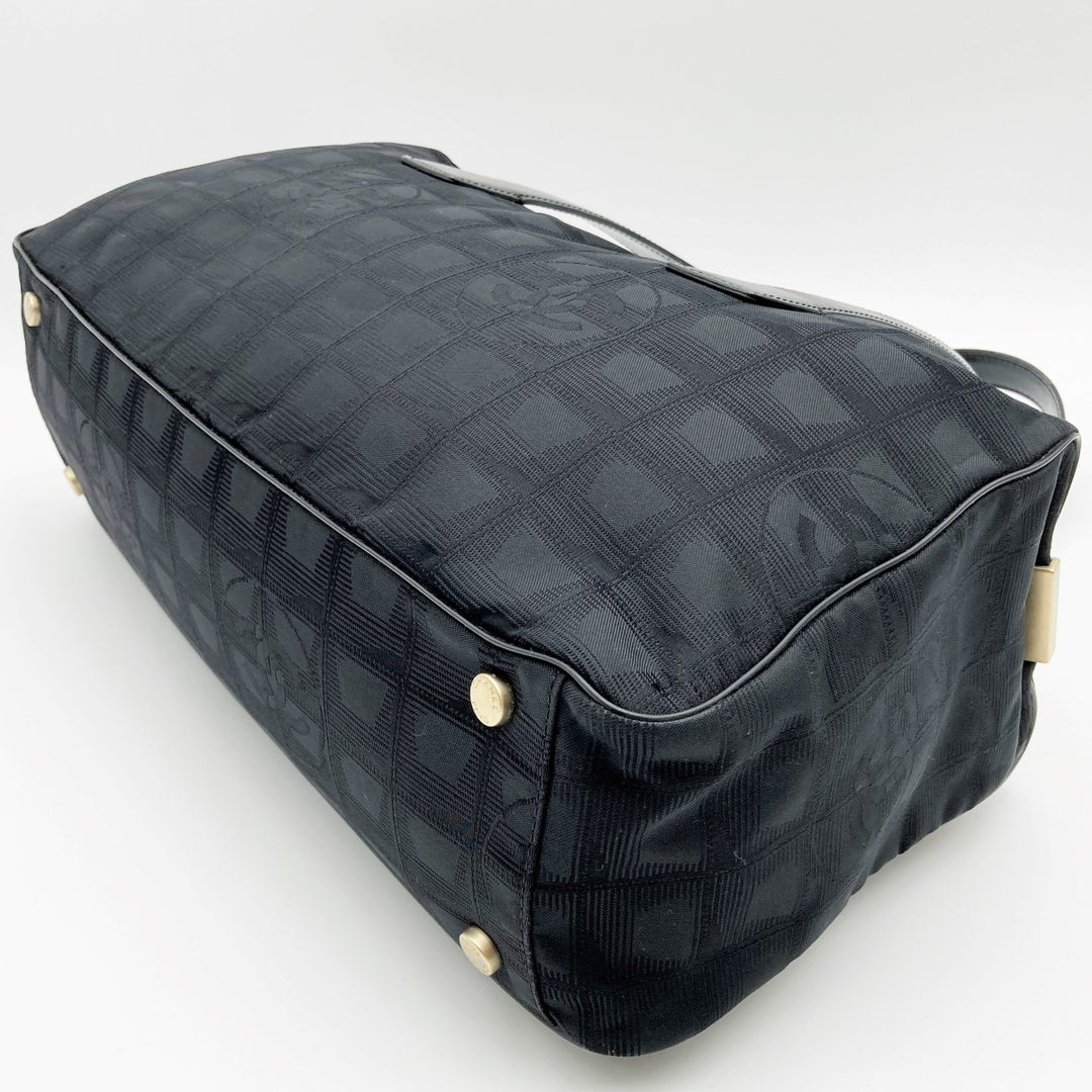 CHANEL シャネル 
 ショルダーバッグ 
ナイロン ブラック