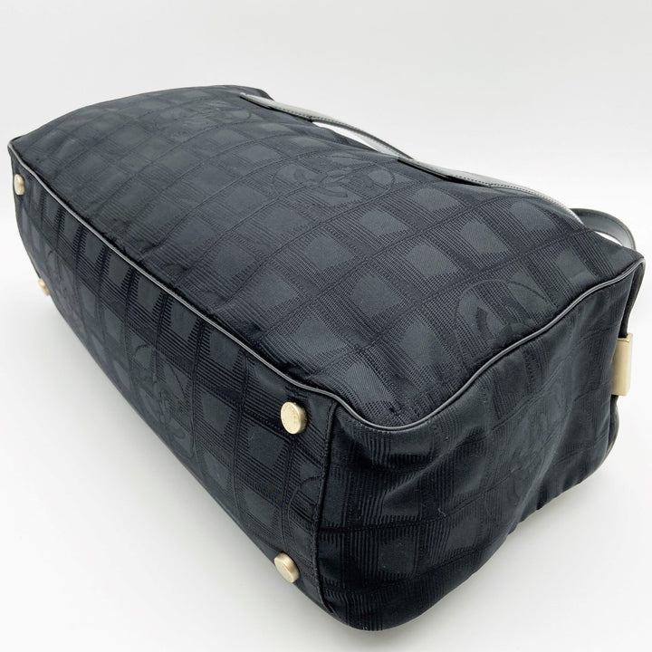 CHANEL シャネル 
 ショルダーバッグ 
ナイロン ブラック