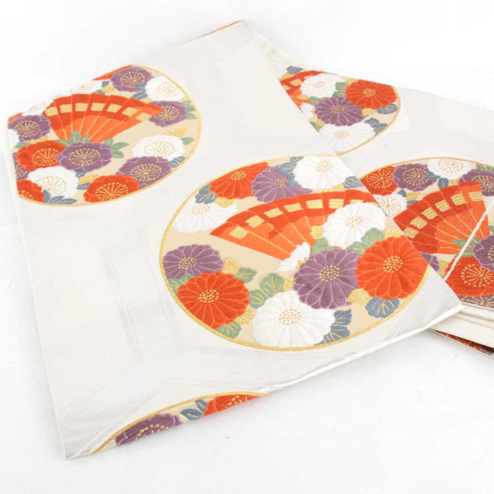 良品『USED』 
 
 弐拾四金箔 能衣花鳥文 袋帯 
正絹 オフホワイト 刺繍 花柄 和装 レディース
