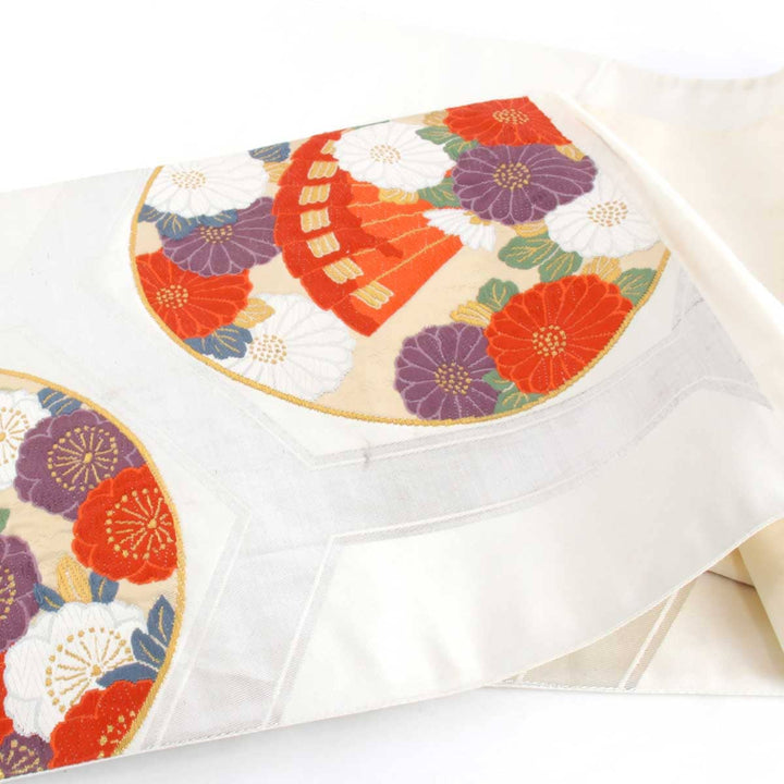 良品『USED』 
 
 弐拾四金箔 能衣花鳥文 袋帯 
正絹 オフホワイト 刺繍 花柄 和装 レディース