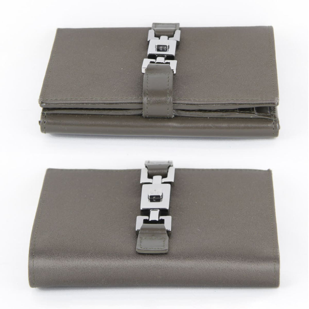 美品『USED』 
GUCCI グッチ 
 035・204249・2131 二つ折り財布 
レザー カーキ