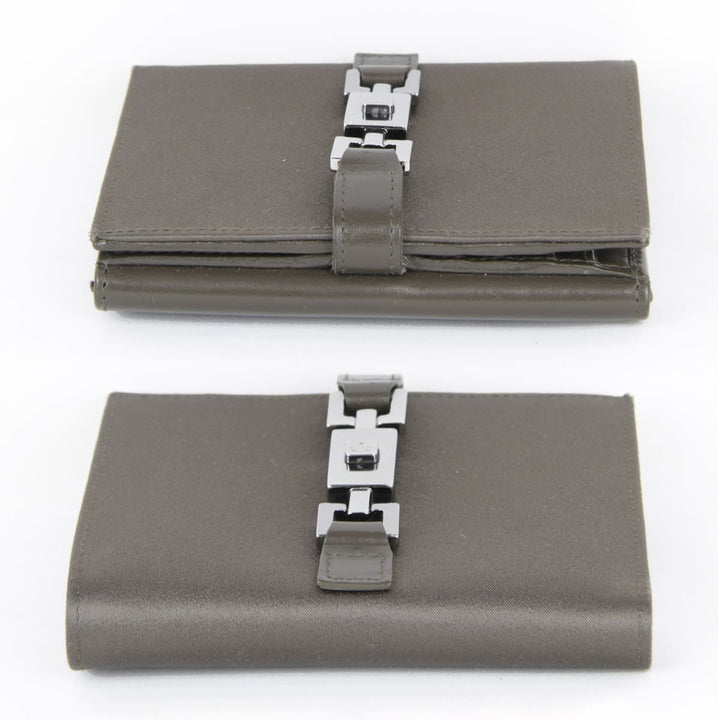 美品『USED』 
GUCCI グッチ 
 035・204249・2131 二つ折り財布 
レザー カーキ