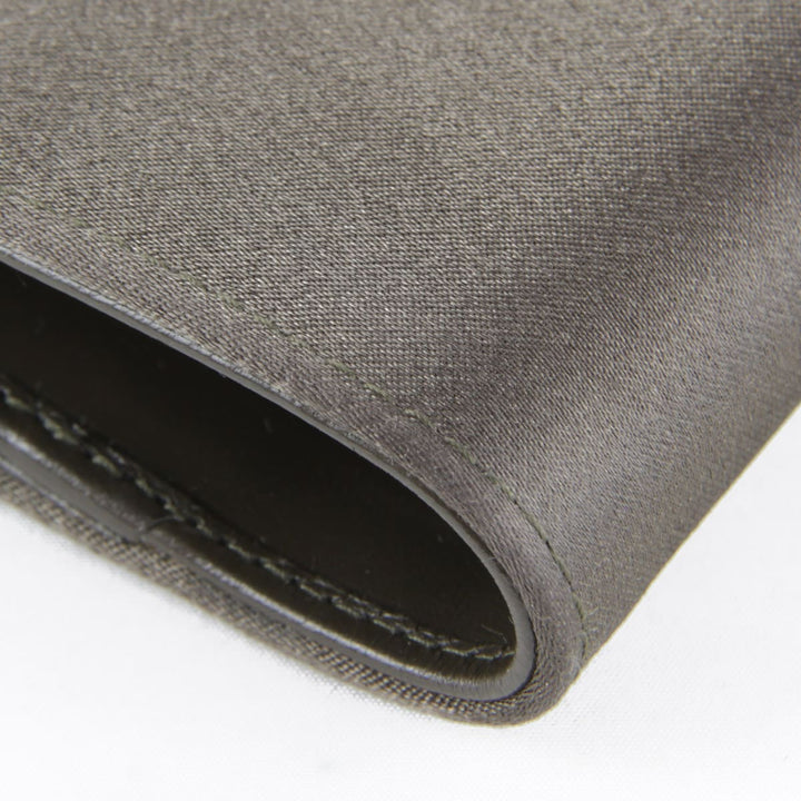 美品『USED』 
GUCCI グッチ 
 035・204249・2131 二つ折り財布 
レザー カーキ