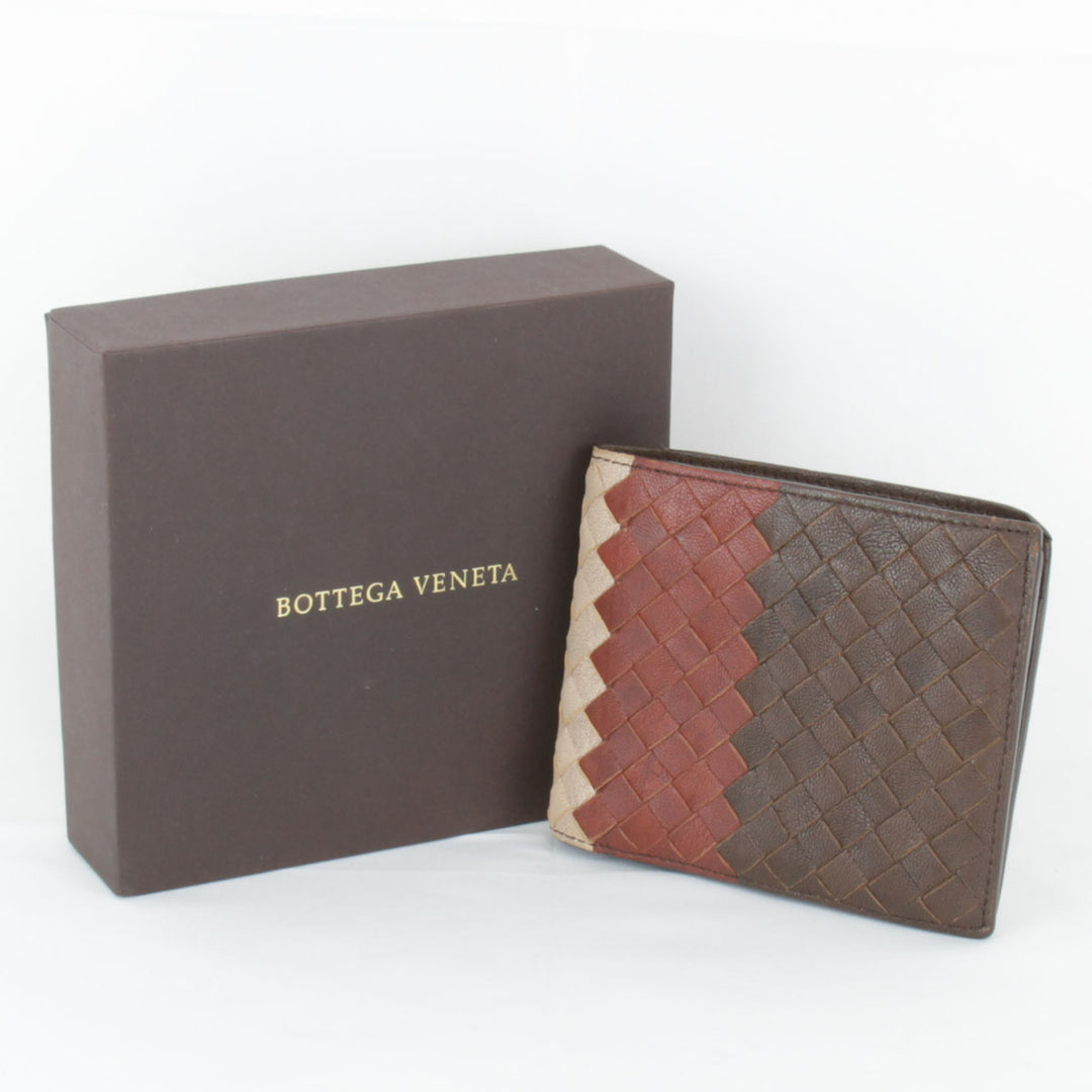 良品『USED』 
BOTTEGAVENETA ボッテガヴェネタ 
 イントレチャート 二つ折り財布 
レザー ブラウン/レッド/ベージュ