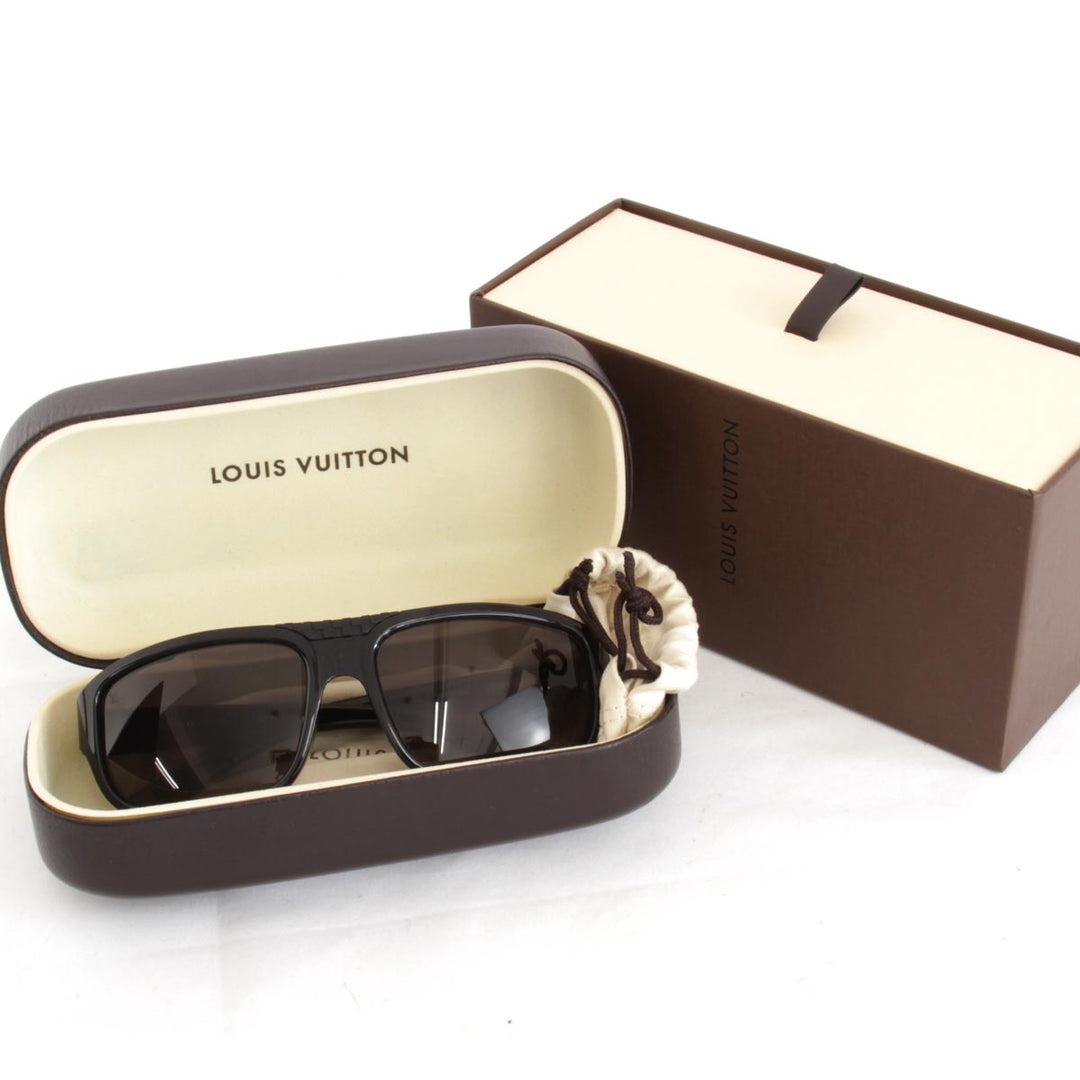 美品『USED』 
LOUIS VUITTON ルイ・ヴィトン 
 エニグム 57□17 20331E サングラス 
 ブラック
