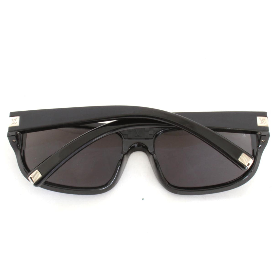 美品『USED』 
LOUIS VUITTON ルイ・ヴィトン 
 エニグム 57□17 20331E サングラス 
 ブラック