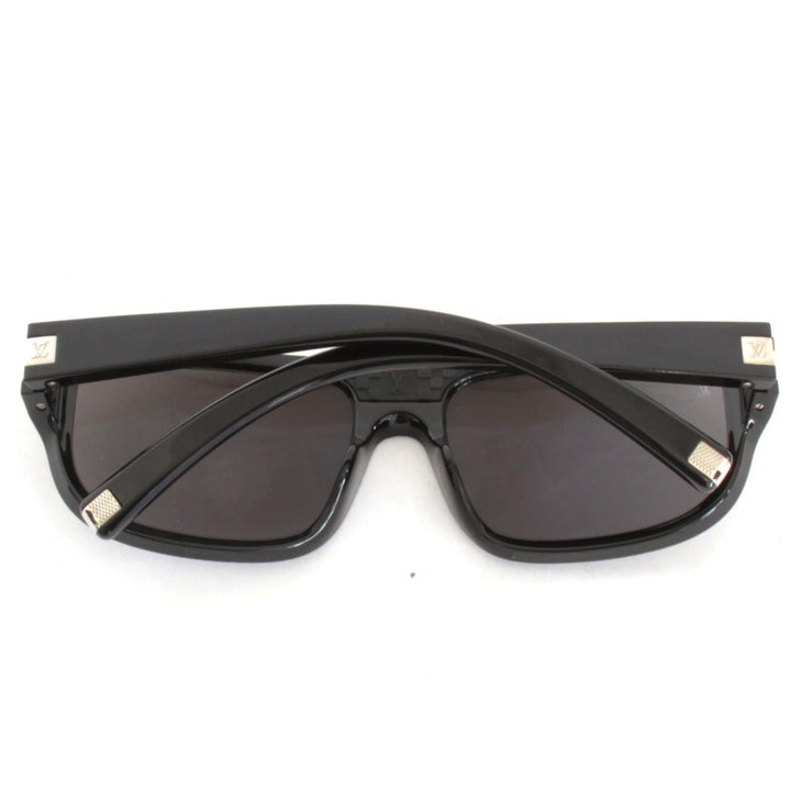 美品『USED』 
LOUIS VUITTON ルイ・ヴィトン 
 エニグム 57□17 20331E サングラス 
 ブラック