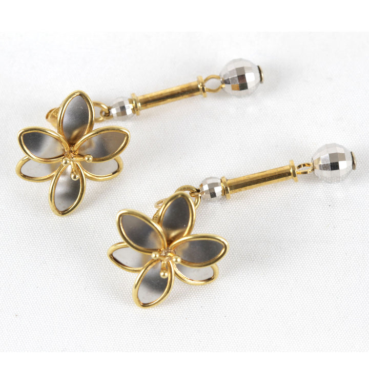 良品『USED』 K18 
 フラワー ピアス
 4.7g