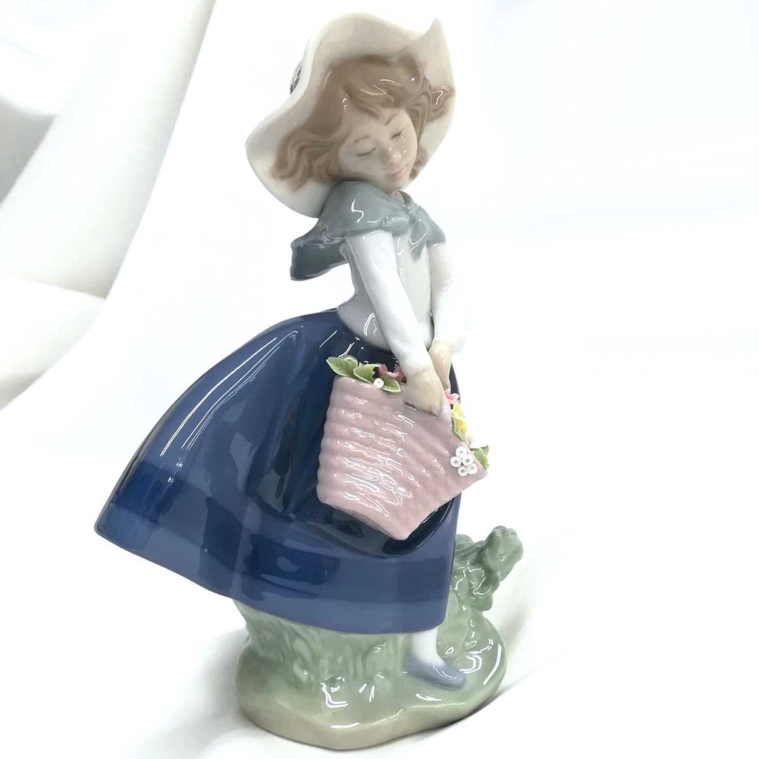 良品『USED』 
Lladr リヤドロ 
 きれいな花ばかり 置物 
陶器 ホワイト 花かご 少女 人形 フィギュリン