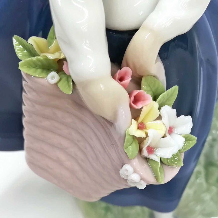 良品『USED』 
Lladr リヤドロ 
 きれいな花ばかり 置物 
陶器 ホワイト 花かご 少女 人形 フィギュリン