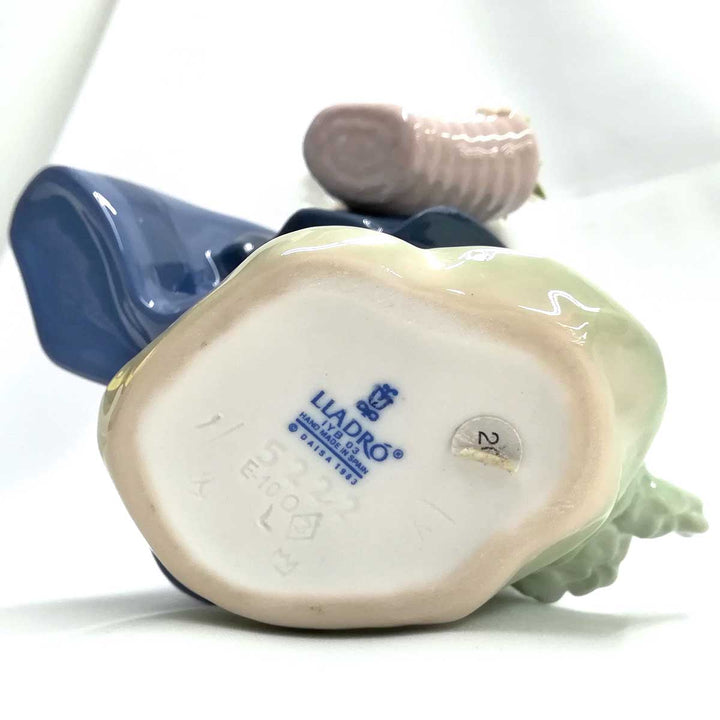良品『USED』 
Lladr リヤドロ 
 きれいな花ばかり 置物 
陶器 ホワイト 花かご 少女 人形 フィギュリン