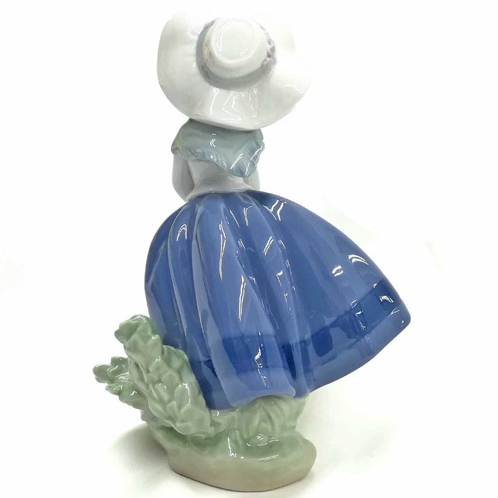 良品『USED』 
Lladr リヤドロ 
 きれいな花ばかり 置物 
陶器 ホワイト 花かご 少女 人形 フィギュリン