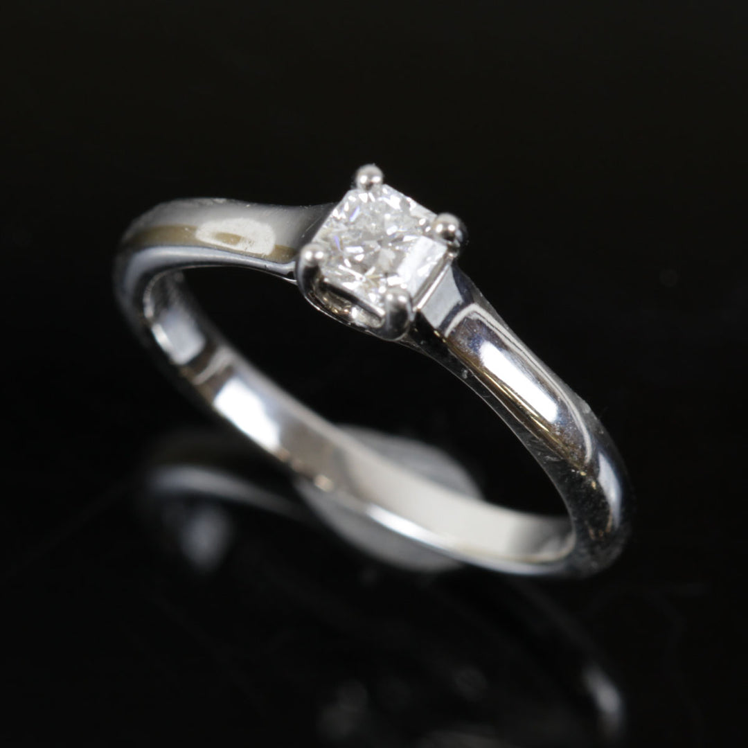 美品『USED』 Pt950/ダイヤモンド  
TIFFANY&Co.  ルシダ リング リング・指輪
 ダイヤモンド 0.24 3.5g