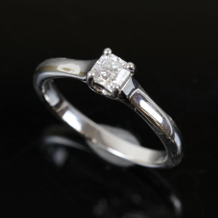 美品『USED』 Pt950/ダイヤモンド  
TIFFANY&Co.  ルシダ リング リング・指輪
 ダイヤモンド 0.24 3.5g