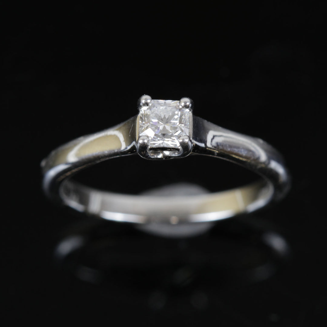美品『USED』 Pt950/ダイヤモンド  
TIFFANY&Co.  ルシダ リング リング・指輪
 ダイヤモンド 0.24 3.5g