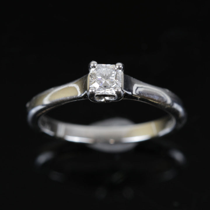 美品『USED』 Pt950/ダイヤモンド  
TIFFANY&Co.  ルシダ リング リング・指輪
 ダイヤモンド 0.24 3.5g