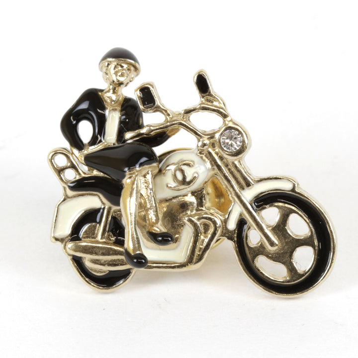 美品『USED』 
CHANEL シャネル 
 バイクモチーフピン ブローチ 
メタル ブラック×ホワイト×シルバーカラー